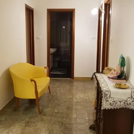 The Tourist Solto Collina
